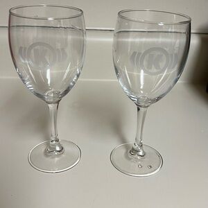 White Elegant Drinkware Set for Dining